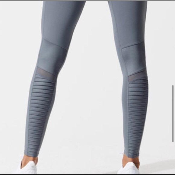 ALO Moto Mesh legging In light grey - Picture 5 of 8